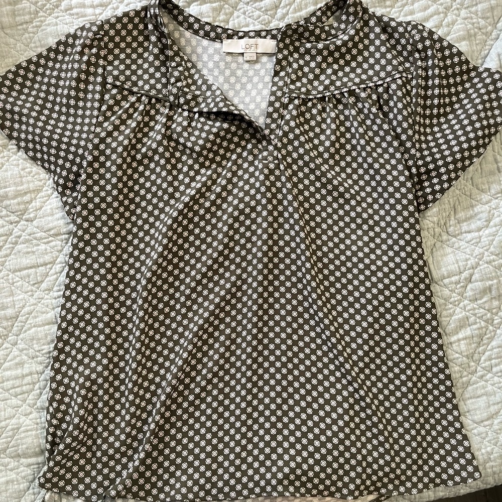 ✨3 for $20✨ LOFT Short Sleeve Blouse